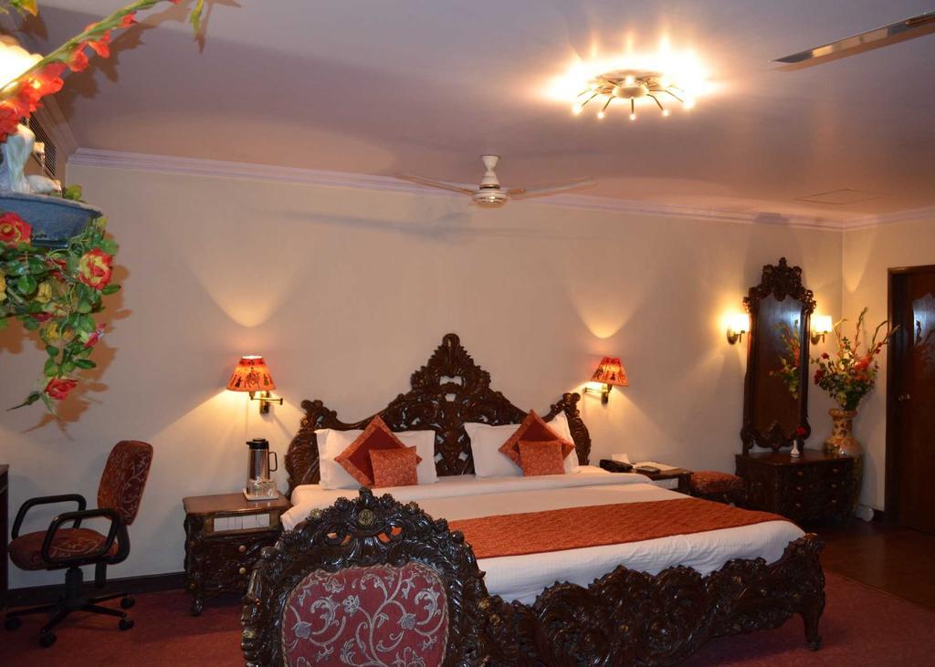 Hotel Grand Sartaj Нью-Дели Номер фото