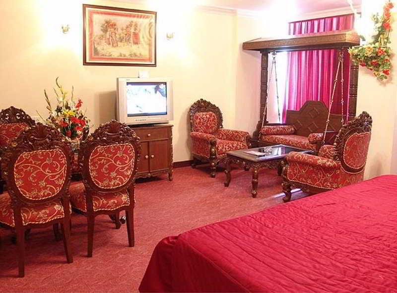 Hotel Grand Sartaj Нью-Дели Экстерьер фото